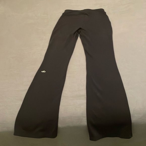 ALO Split Flare Leggings - Picture 9 of 11